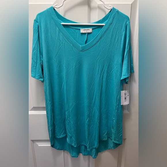 NWT Women’s short sleeve V-neck flowy top by Zenana, SZ-L - Picture 2 of 7